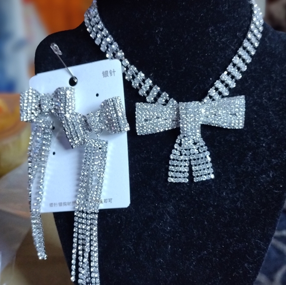 Fashion Jewelry Jewelry - FASHION JEWELRY NWOT 3 PIECE NECKLACE